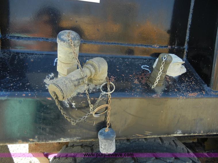 image for item D9938 1990 GMC TopKick SLE dump truck