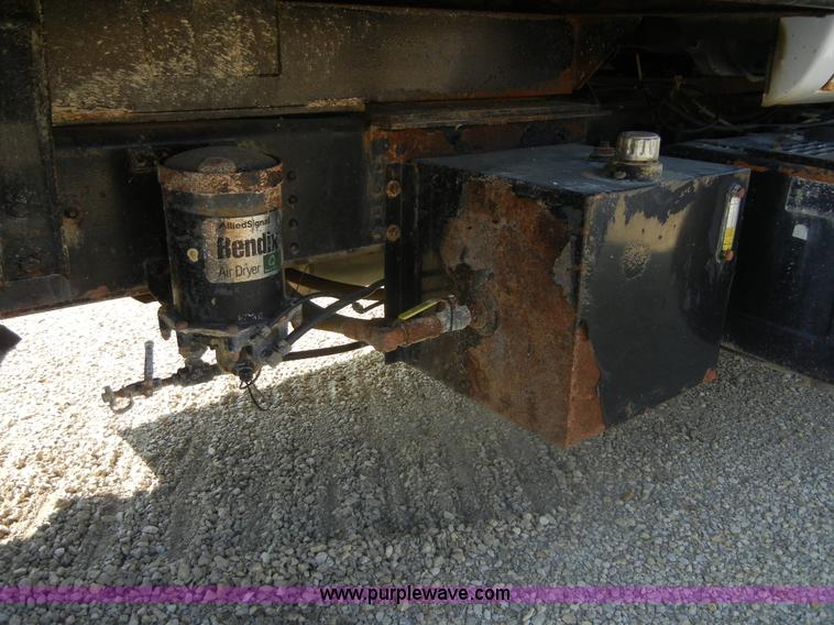 image for item D9938 1990 GMC TopKick SLE dump truck