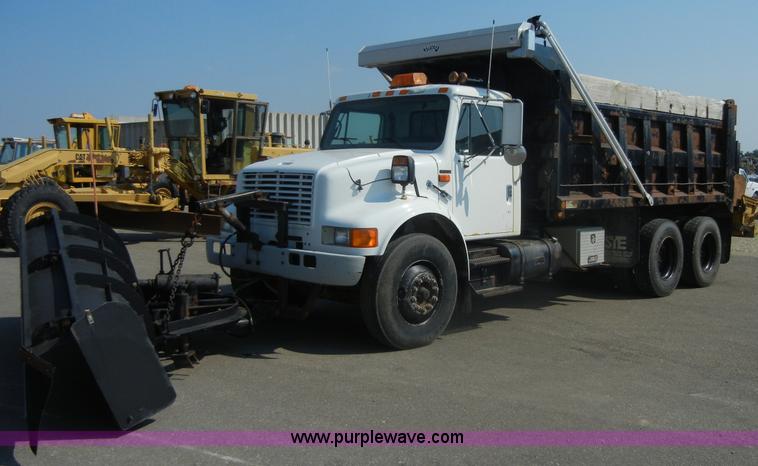 image for item D9939 1997 International 4900 dump truck