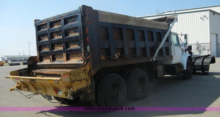 image for item D9939 1997 International 4900 dump truck