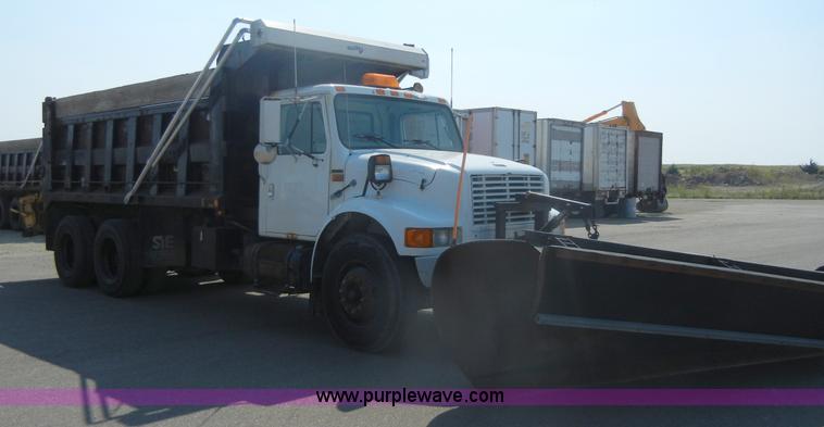 image for item D9939 1997 International 4900 dump truck