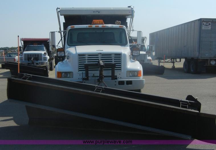 image for item D9939 1997 International 4900 dump truck