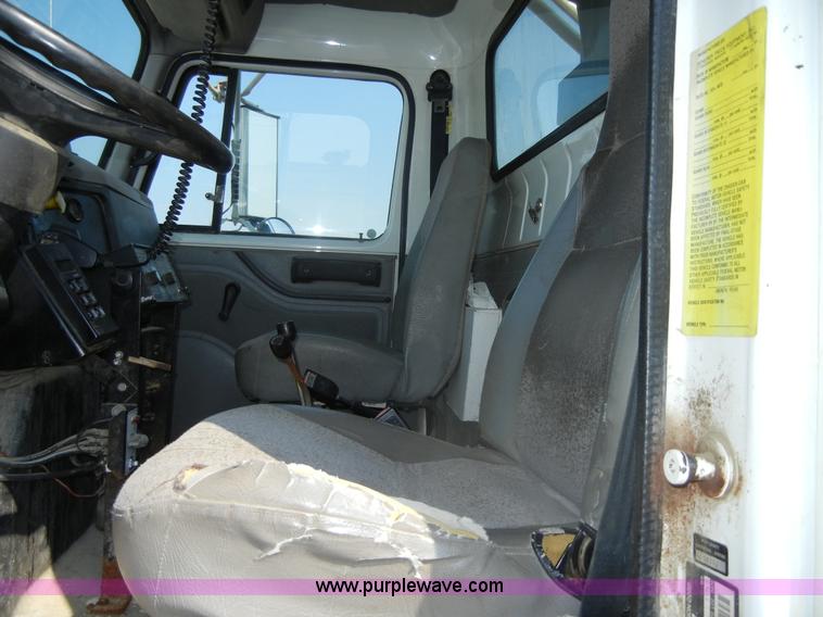 image for item D9939 1997 International 4900 dump truck