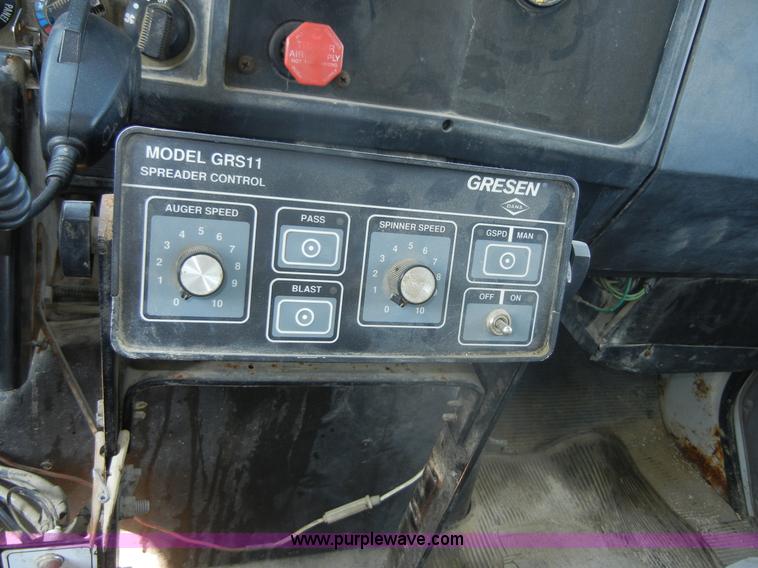 image for item D9939 1997 International 4900 dump truck