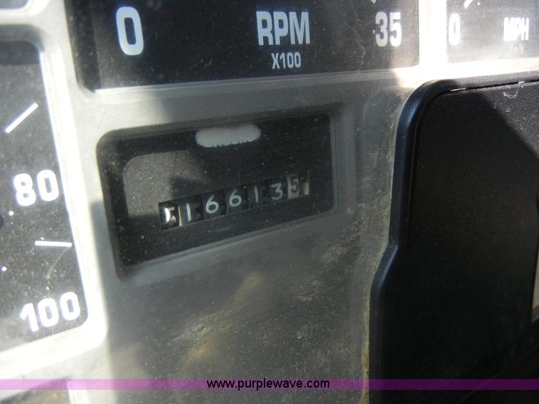 image for item D9939 1997 International 4900 dump truck