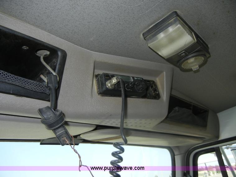 image for item D9939 1997 International 4900 dump truck