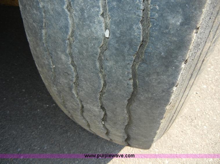 image for item D9939 1997 International 4900 dump truck