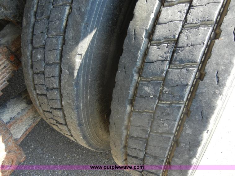 image for item D9939 1997 International 4900 dump truck