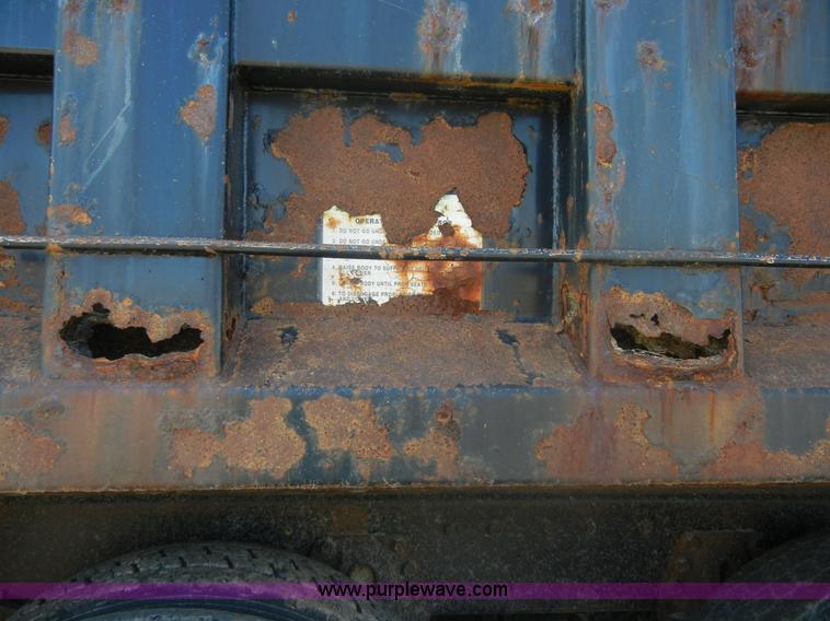 image for item D9939 1997 International 4900 dump truck