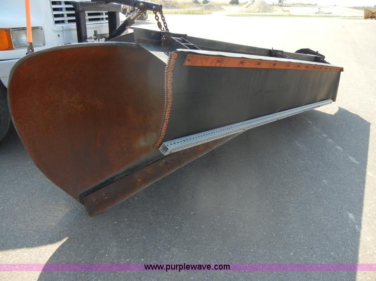 image for item D9939 1997 International 4900 dump truck