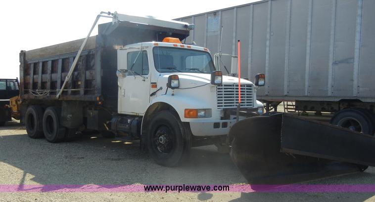 image for item D9940 1997 International 4900 dump truck