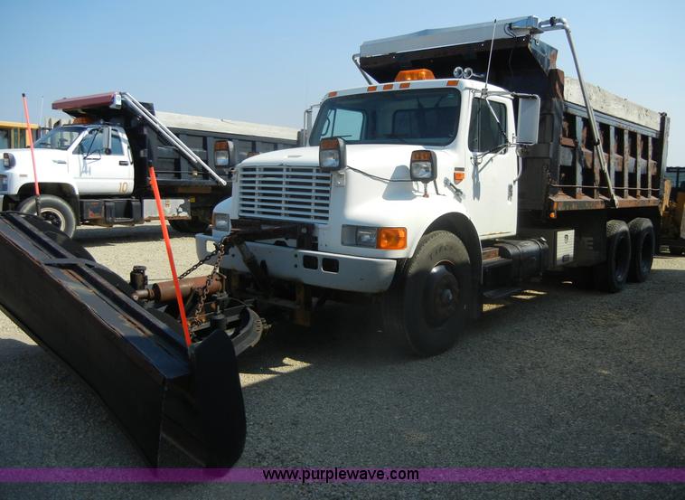 image for item D9940 1997 International 4900 dump truck