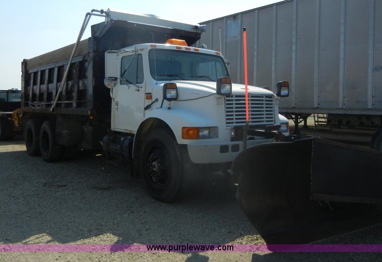 image for item D9940 1997 International 4900 dump truck