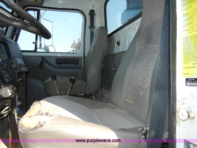 image for item D9940 1997 International 4900 dump truck