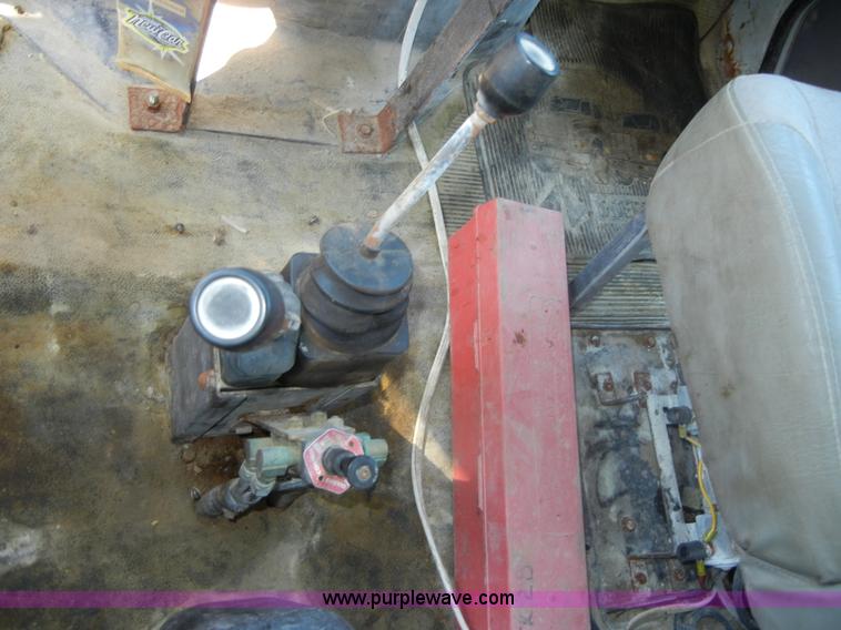 image for item D9940 1997 International 4900 dump truck