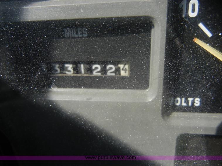 image for item D9940 1997 International 4900 dump truck