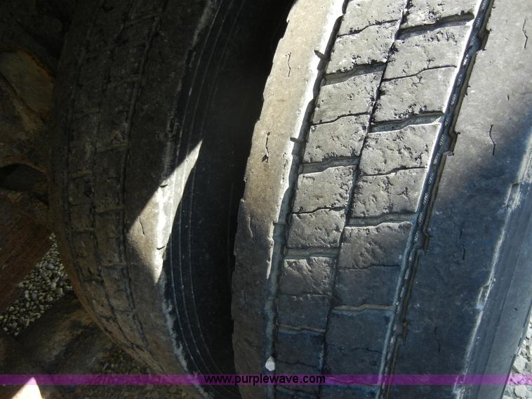 image for item D9940 1997 International 4900 dump truck