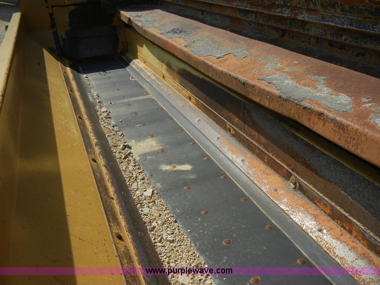 image for item D9940 1997 International 4900 dump truck