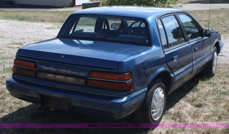 image for item A2347 1990 Pontiac Grand Am LE