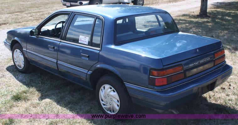 image for item A2347 1990 Pontiac Grand Am LE