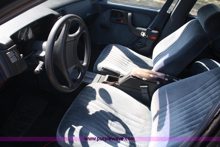 image for item A2347 1990 Pontiac Grand Am LE
