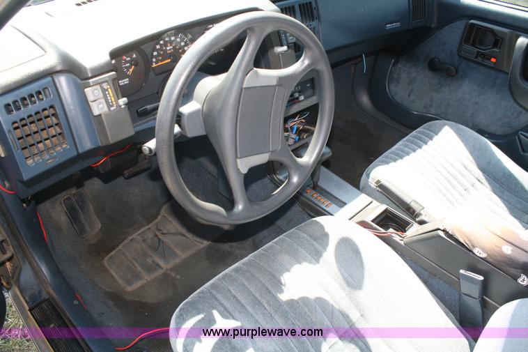 image for item A2347 1990 Pontiac Grand Am LE