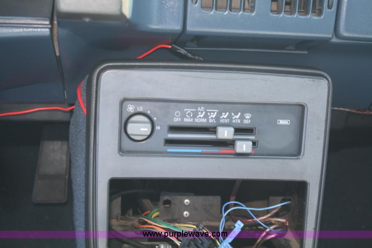 image for item A2347 1990 Pontiac Grand Am LE