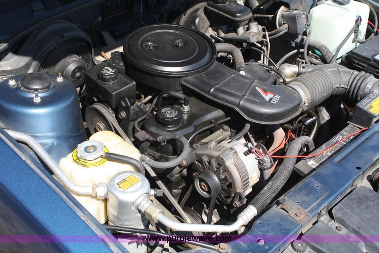 image for item A2347 1990 Pontiac Grand Am LE