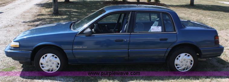 image for item A2347 1990 Pontiac Grand Am LE