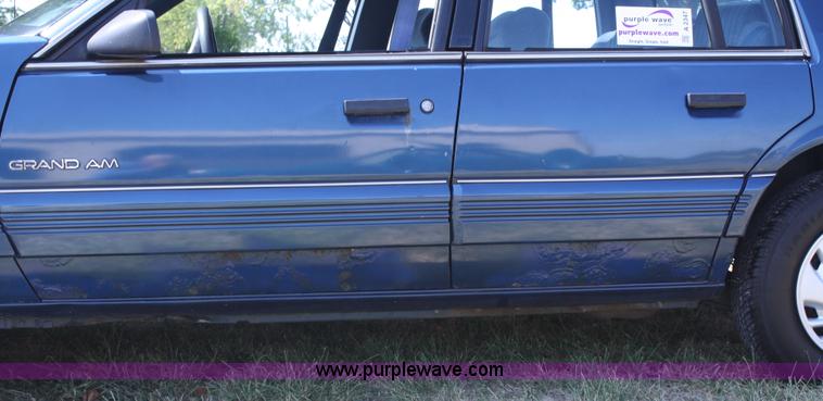 image for item A2347 1990 Pontiac Grand Am LE