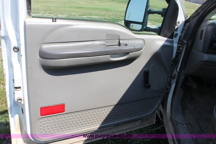 image for item A2546 2001 Ford F350 pickup truck