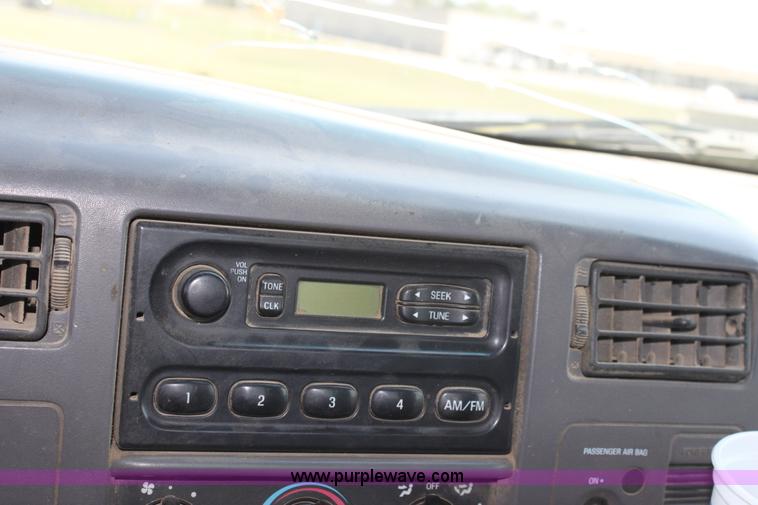 image for item A2546 2001 Ford F350 pickup truck