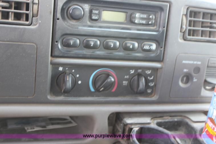 image for item A2546 2001 Ford F350 pickup truck