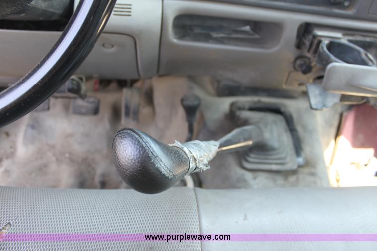 image for item A2546 2001 Ford F350 pickup truck