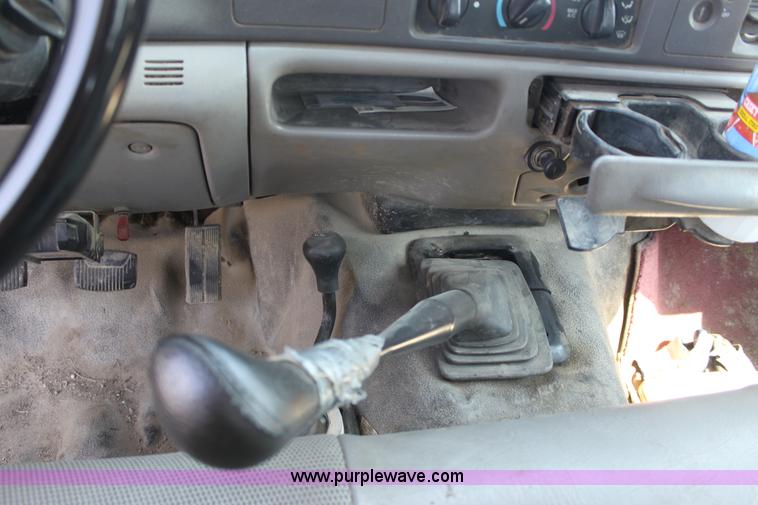 image for item A2546 2001 Ford F350 pickup truck