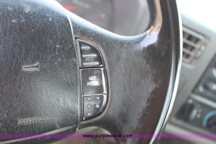 image for item A2546 2001 Ford F350 pickup truck