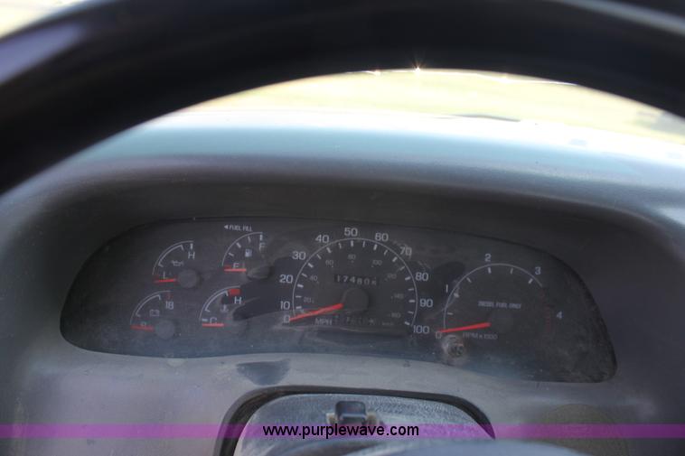 image for item A2546 2001 Ford F350 pickup truck