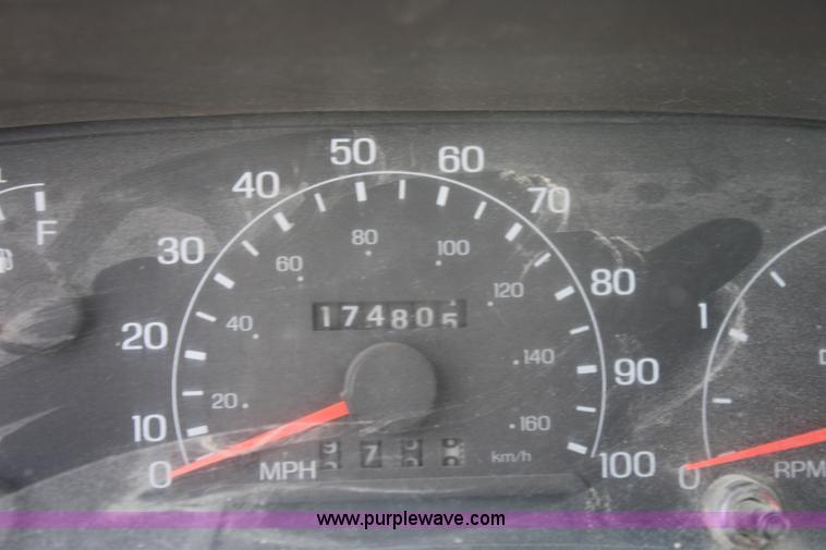 image for item A2546 2001 Ford F350 pickup truck