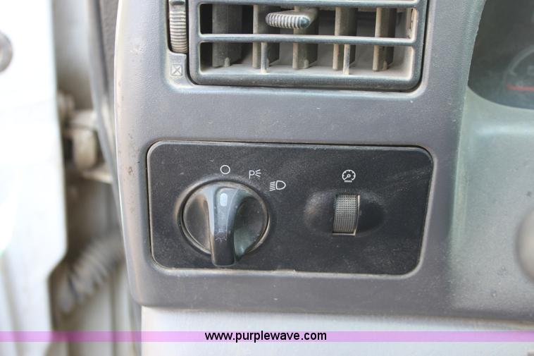 image for item A2546 2001 Ford F350 pickup truck