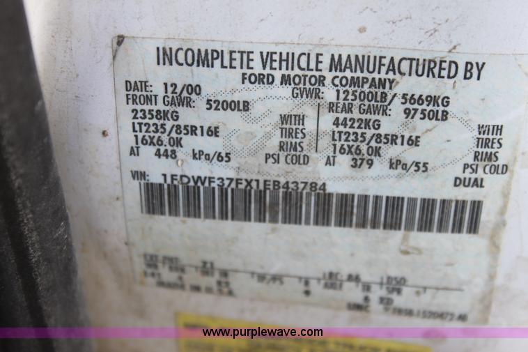 image for item A2546 2001 Ford F350 pickup truck