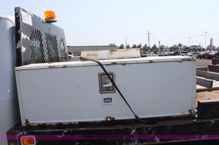 image for item A2546 2001 Ford F350 pickup truck