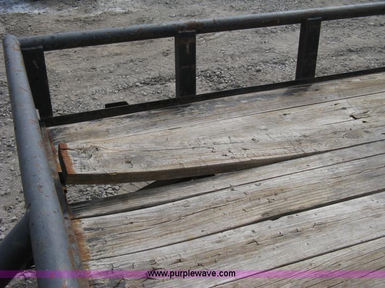 image for item A4337 2006 single axle trailer