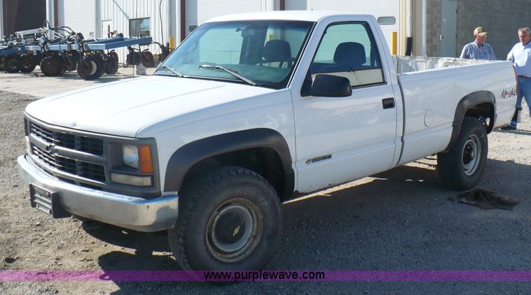 image for item A4859 2000 Chevrolet K2500 pickup truck