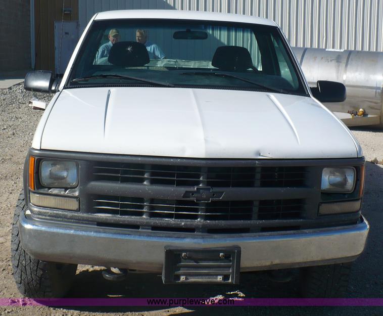 image for item A4859 2000 Chevrolet K2500 pickup truck