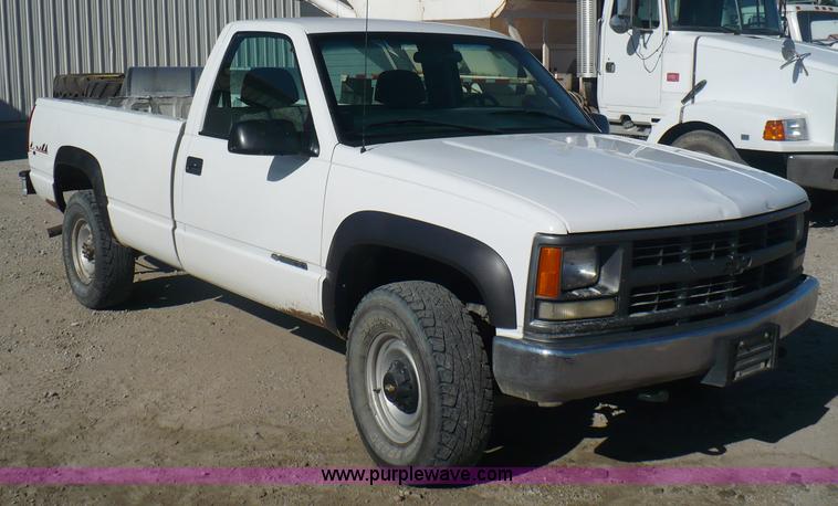 image for item A4859 2000 Chevrolet K2500 pickup truck