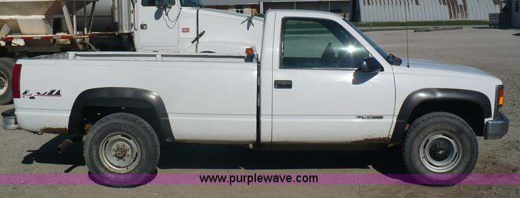 image for item A4859 2000 Chevrolet K2500 pickup truck