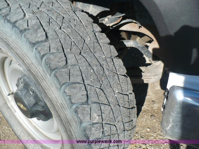 image for item A4859 2000 Chevrolet K2500 pickup truck