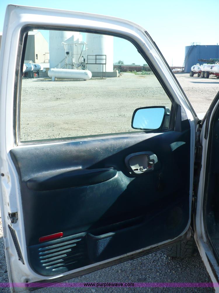 image for item A4859 2000 Chevrolet K2500 pickup truck