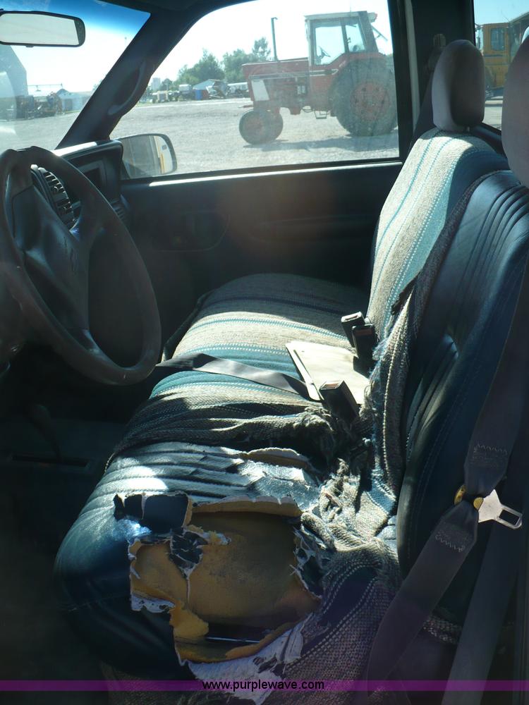 image for item A4859 2000 Chevrolet K2500 pickup truck