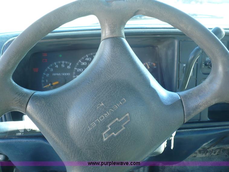 image for item A4859 2000 Chevrolet K2500 pickup truck